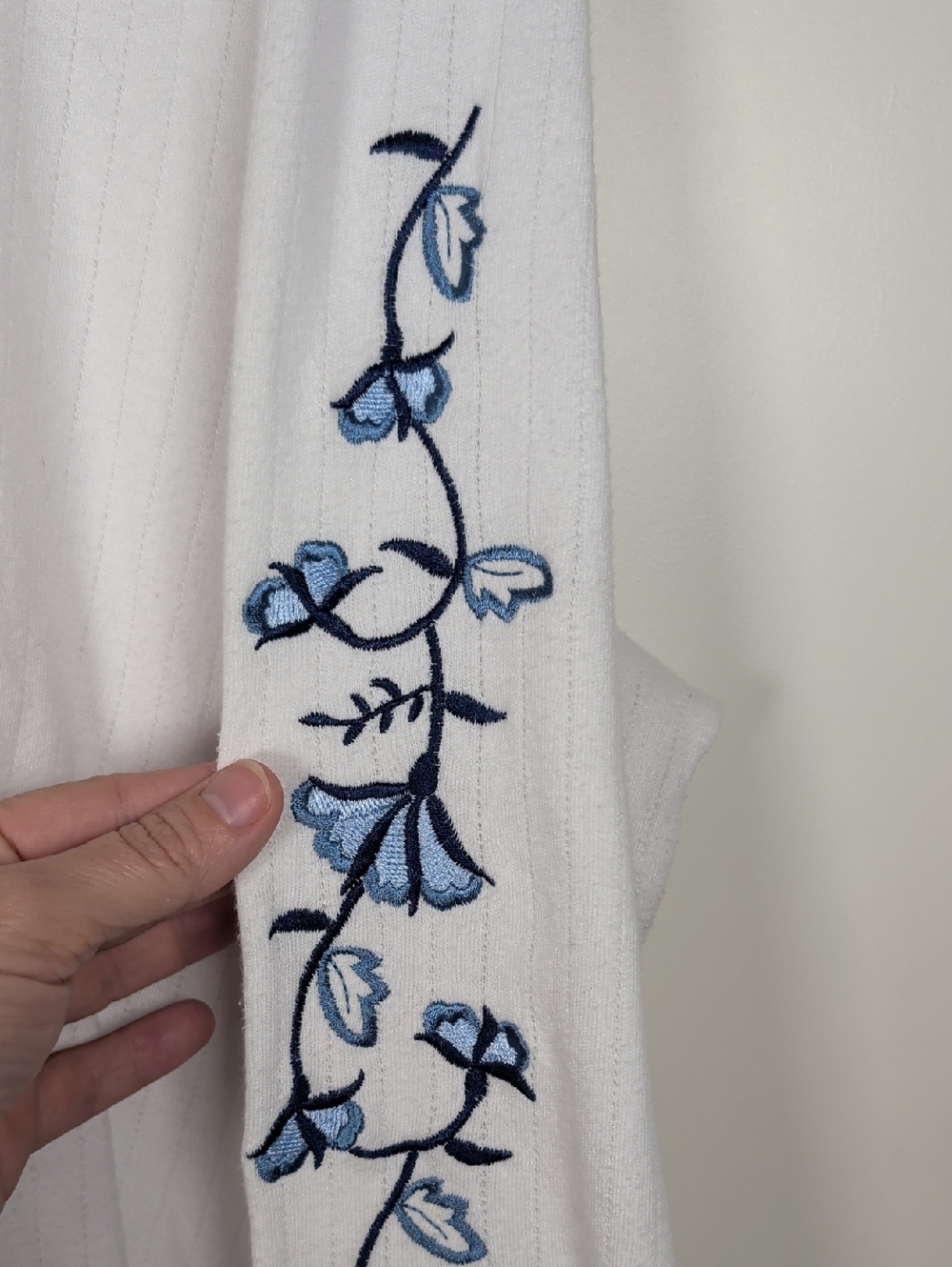 White Embroidered Floral Long-Sleeve Top - Blue Detail - Picture 8 of 10